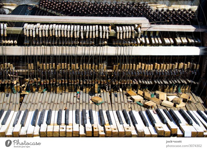 broken grand piano keys