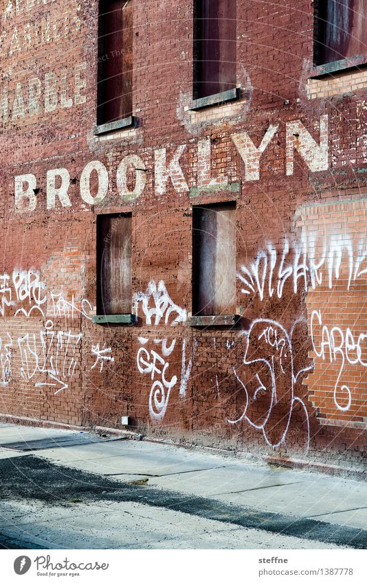the word brooklyn in graffiti