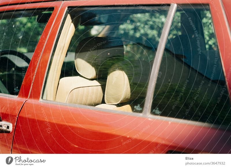 broken car window red