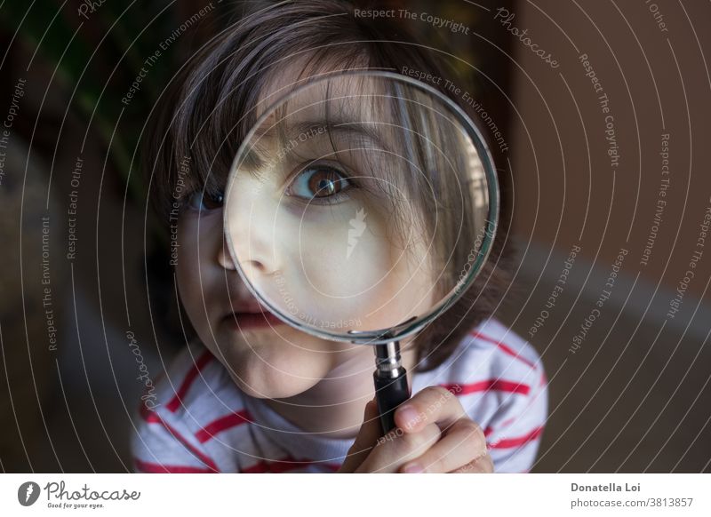 magnifying glass detective girl