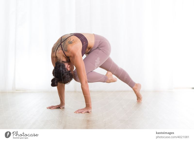 Discover more than 173 yoga poses beautiful girl - xkldase.edu.vn