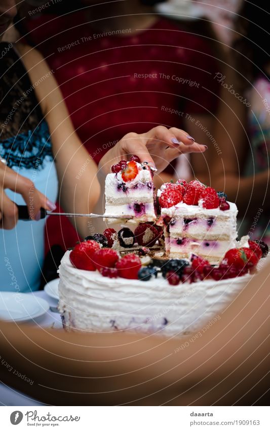 Buy CAKE VANILLA FRUIT Online | Dubai's Best Cake Shop